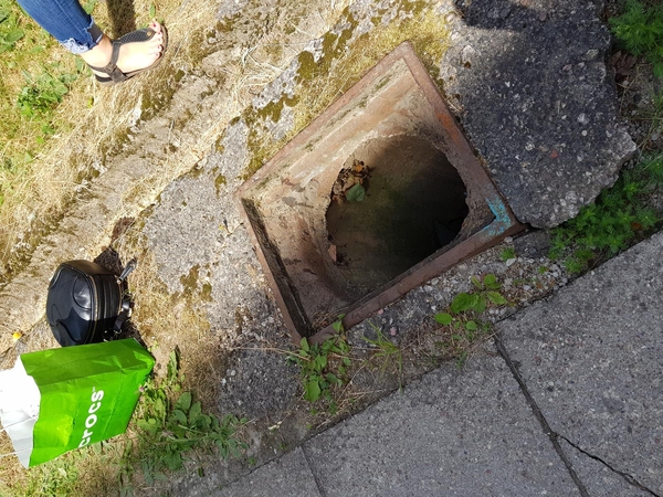 Šilainiuose į atvirą šulinį įkrito trimetė mergaitė