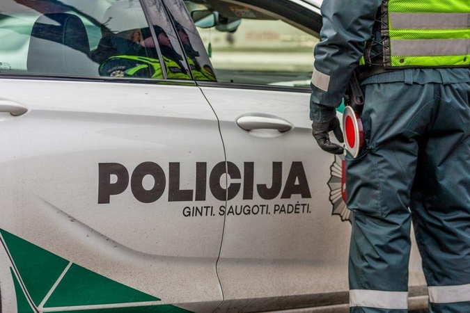 Sulaikytas girtas ir teisės vairuoti neturintis vyras: koją pakišo viena detalė