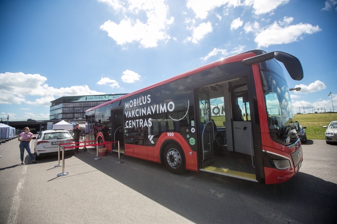 Kaune pradeda veikti mobilus vakcinavimo punktas: autobusu važiuos į įmones ir lankytinas vietas
