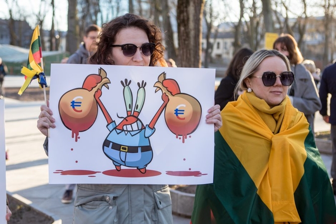 Keli šimtai kauniečių susirinko paraginti Kauno merą atsisakyti verslo Rusijoje