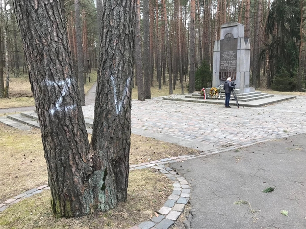 Prieš Panerių memorialą Holokausko aukoms įvykdytas naujas išpuolis