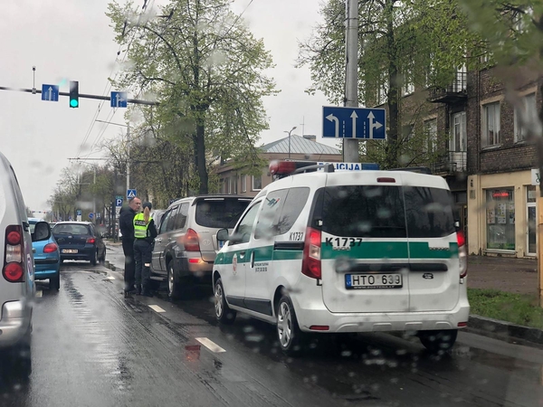 Palijus Kaune – avarijų virtinė, skaitytojai praneša apie didžiules spūstis