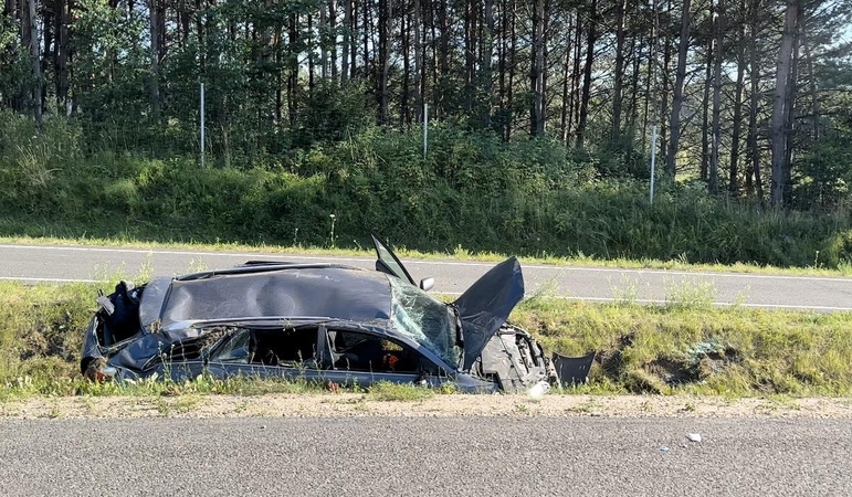 Avarija prie Vievio: griovyje – du suknežinti automobiliai, tarp nukentėjusiųjų – ir vaikas