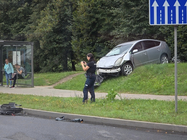 Masinė avarija sostinėje: „Toyota Prius“ šlavė viską savo kelyje