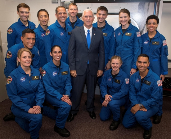 NASA komandą papildė 12 naujų astronautų