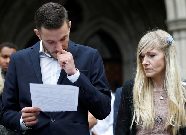 Mirtinai sergančio kūdikio C. Gardo tėvai nebekovos dėl jo gyvybės