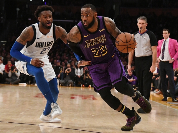 L. Jamesas ir „Lakers“ sutramdė NBA naujoką L. Dončičių