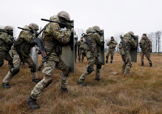 Lenkų premjeras: esame pasirengę viskam – net uždaryti sieną su Baltarusija