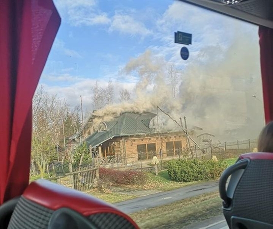 Joniškio rajone gausios ugniagesių pajėgos gesino užsiliepsnojusią kavinę