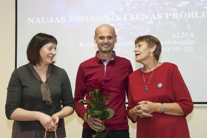 Nuotaika: konferencijoje sergančiųjų onkologinėmis ligomis problemos buvo aptariamos nesiskundžiant likimu, o G.Labanauskas (centre) dėkojo, kad sergantieji rodo pavyzdį sveikiesiems.