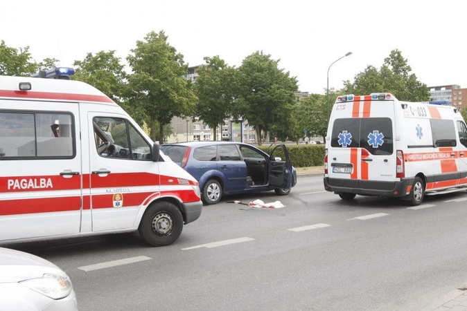 Telšiuose vairuotojas perėjoje partrenkė ir sužalojo senolę