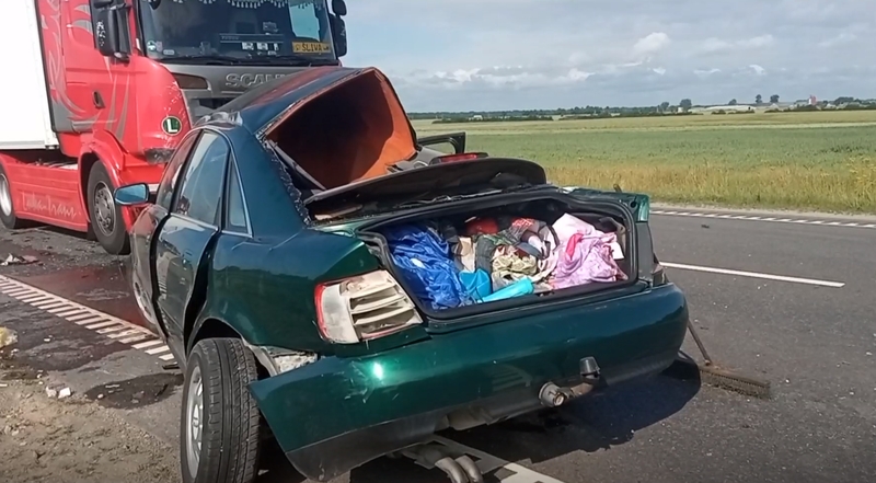 Kelyje „Via Baltica“ po vilkiku palindo automobilis, sužaloti du žmonės