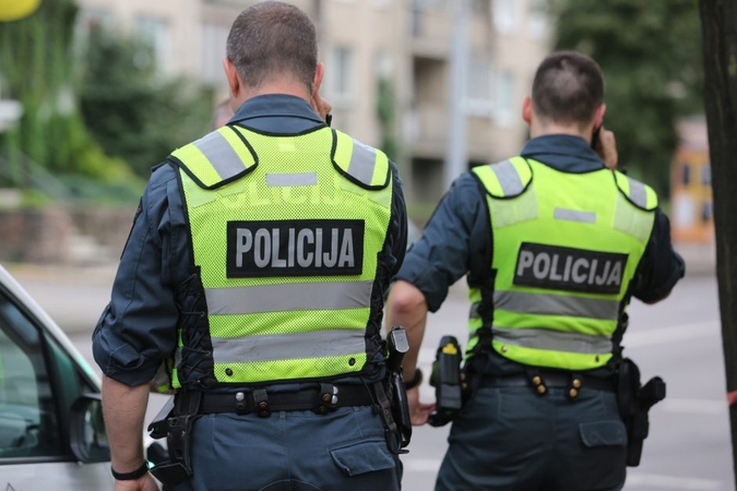 Vilniuje į butą įsibrovusi pora pavogė akinius ir raktus