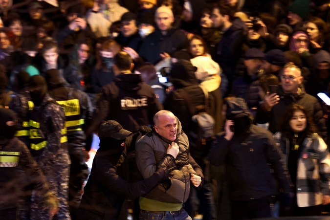 Sakartvele protesto metu sulaikyti du opozicijos lyderiai 