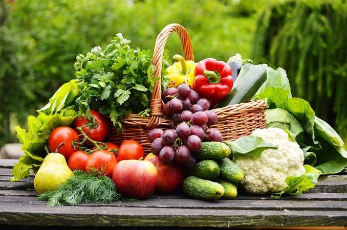 Ranka pasiekiami vitaminai: ką valgyti šį sezoną?