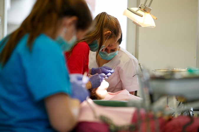 Savivaldos siekiantys odontologai skundžiasi Akreditavimo tarnybos patikrinimais