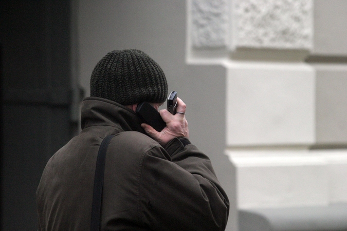 Gydytoju apsimetęs sukčius iš senjorės išviliojo per 3 tūkst. eurų