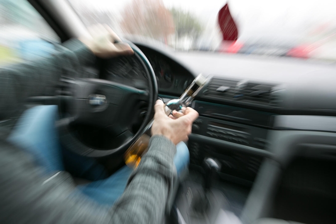 Pusketvirtos promilės girtumas vairuoti nesutrukdė