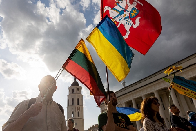 Lietuvoje minimos antrosios karo Ukrainoje metinės – vyks koncertai, „Radarom“ akcija