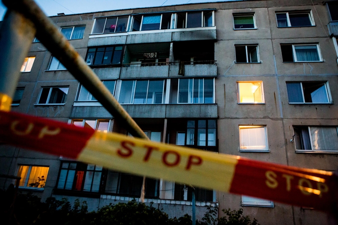 Vilniuje žuvo pro balkoną iškritusi policijos tyrėja