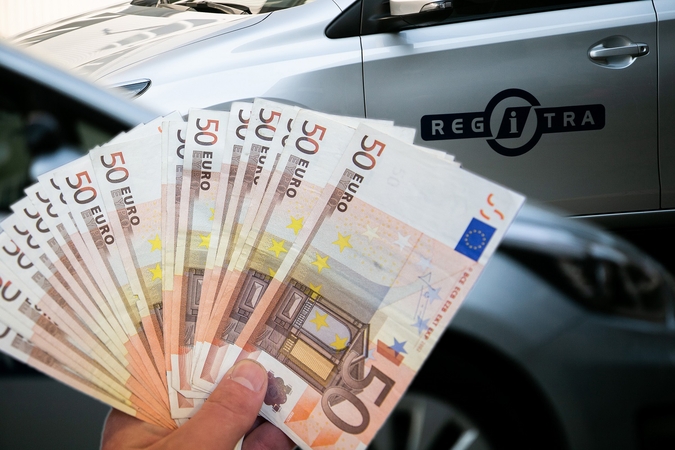 STT krečia „Regitrą“: įtariama, kad vairavimo egzaminuotojai reguliariai imdavo kyšius