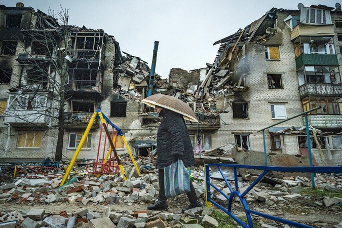 Esmė: ukrainiečiai turi ir svarbiausią kare faktorių – žmonių valią, to Kremlius neįvertino. Visuose karybos vadovėliuose pabrėžiama – karas, visų pirma, yra žmonių valios kova.