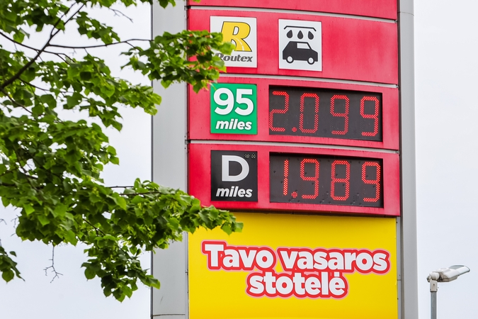 Ekonomistas: kainas degalinėse gali stabilizuoti „laukinė korta“