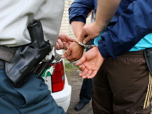 Policininkais bandę apsimesti šiauliečiai pateko į tikrų pareigūnų rankas