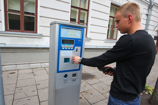 Panevėžiečiai apie parkavimo kainas: visi juokiasi iš mūsų