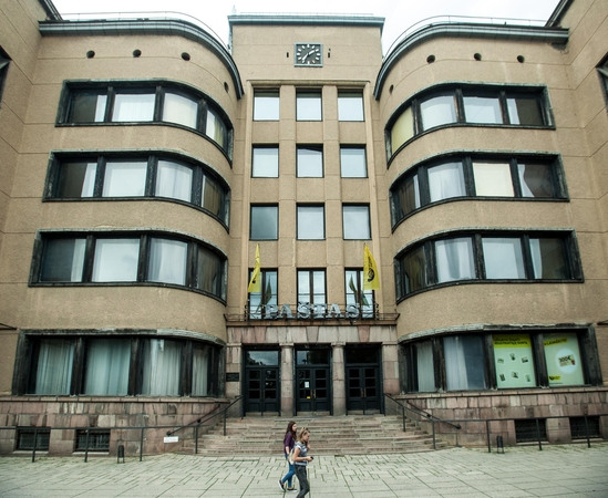 Dviveidystė: tušti aukščiausių šalies vadovų pažadai neišgelbėjo Centrinio pašto nuo privatizavimo.