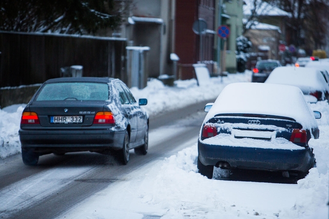 Įspėja „drifto“ mėgėjus: nevaržomi slidinėti mieste gali tik pėstieji