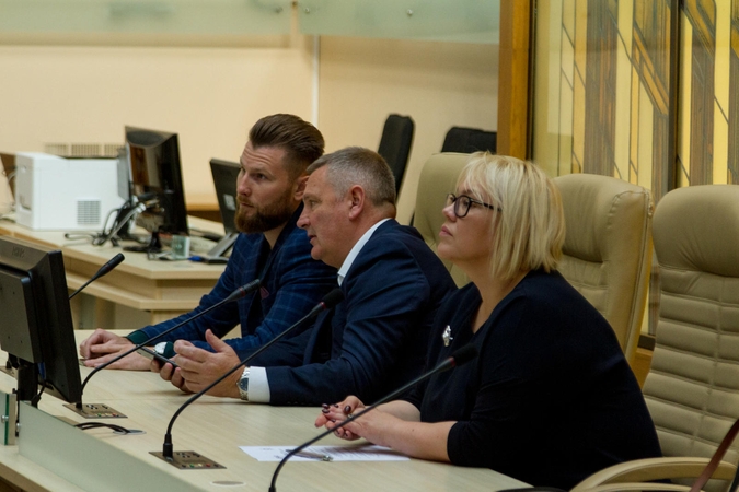 Aptarti: į Kauną susirinko šalies savivaldybių ir komunalinių sektorių atstovai, tarp kurių – Kauno vicemeras A.Palionis, "Kauno švaros" generalinis direktorius S.Lazauskas ir SKIA direktorė A.Zigmontienė.