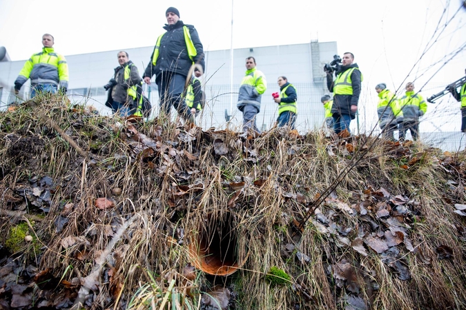 Įtarimai: "Grigeo" įmones lankantys aplinkosaugininkai teigia nesantys tikri, ar jos neturi daugiau vamzdžių į vandens telkinius, nei deklaruoja, neišleidžia per juos nevalytų atliekų, mat ne viskas, kas yra iš tiesų, atsispindi gamyklų dokumentuose.