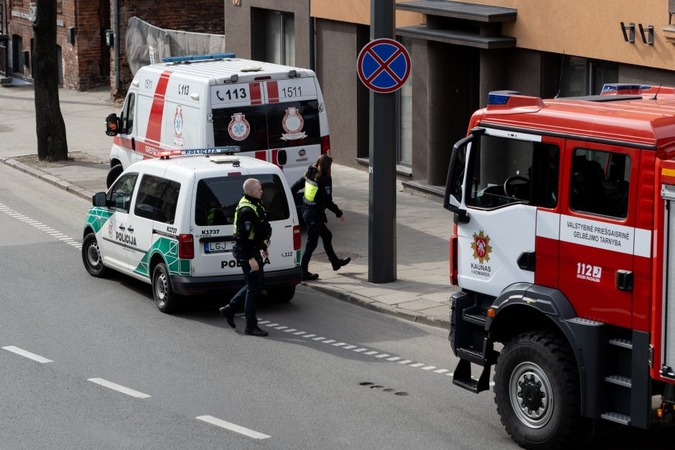 Vyro pranešimas tarnyboms: sėdžiu ant sofos, po kuria padėta bomba