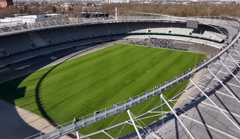 Dariaus ir Girėno stadione jau pakeista vejos danga: bus geriau ir futbolui, ir koncertams