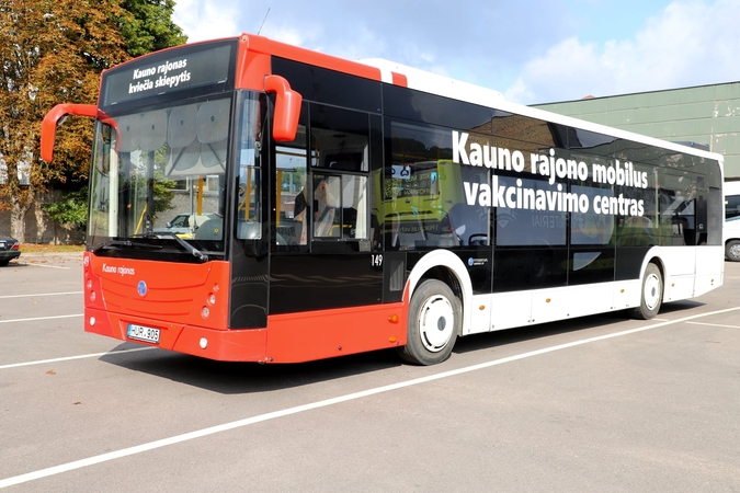 Kauno rajone darbą pradeda skiepų autobusas