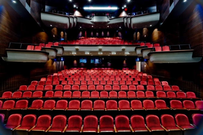 Kultūroje – nerimas dėl naujos viruso bangos: kai kurie teatrai jau atšaukia spektaklius