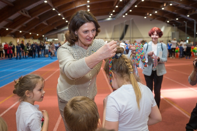 D. Nausėdienė apdovanojo Lietuvos mažųjų žaidynių festivalio dalyvius