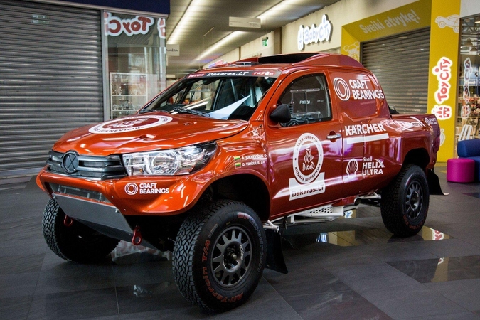 Charakteristika: "Overdrive Hillux" automobilis su 5.0 l V8 formos varikliu gali išvystyti 330 AG ir yra 200 kg lengvesnis nei ankstesnis.