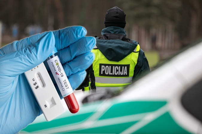 Sąmokslo teorijos – ir tarp policininkų: nenorėjo testuotis dėl esą COVID-19 užkrėstų testų