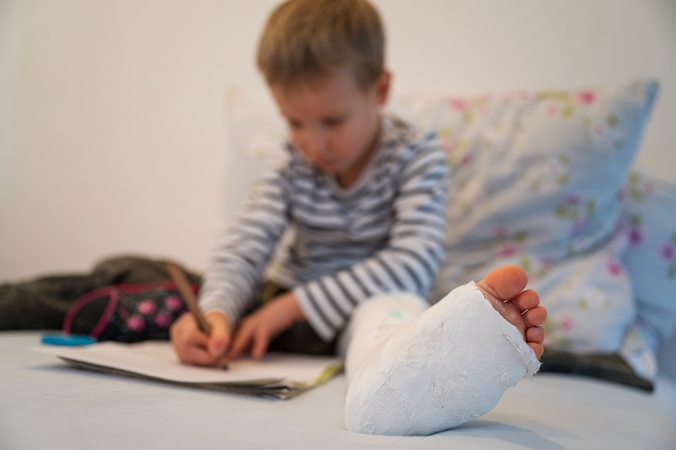 Kauno medikų pagalbos prireikė kojos lūžį patyrusiam 4-mečiui: nelaimė įvyko dar prieš Velykas?   