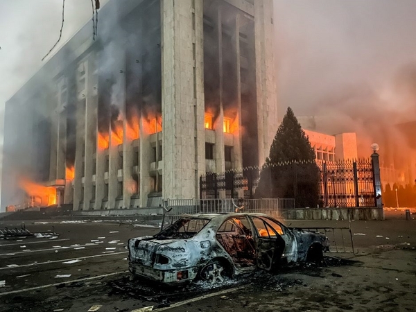 Per protestus Kazachstane žuvo dvylika policininkų: vienas rastas nupjauta galva