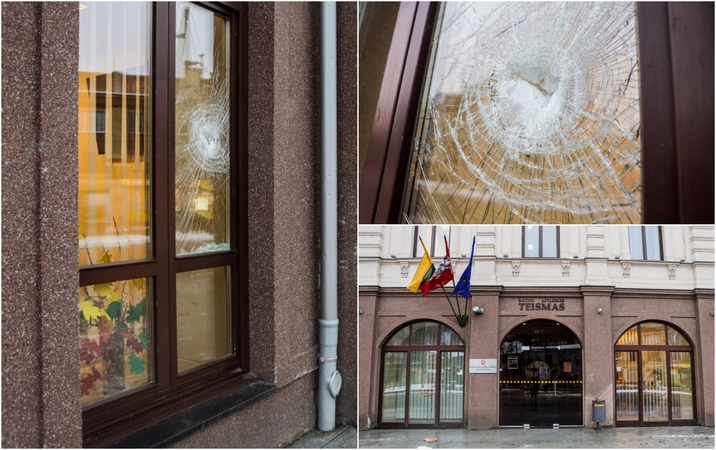 Ataka prieš Kauno teismą: išdaužti langai, vienas jų – salės, kurioje posėdžiauja pats pirmininkas