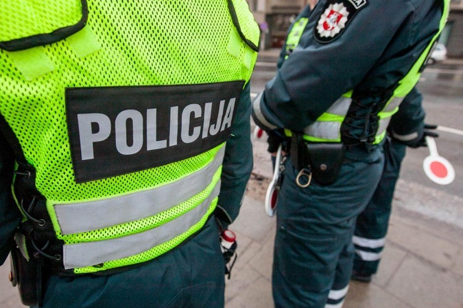 Beveik 700 pradedančiųjų vairuotojų pernai neteko teisių