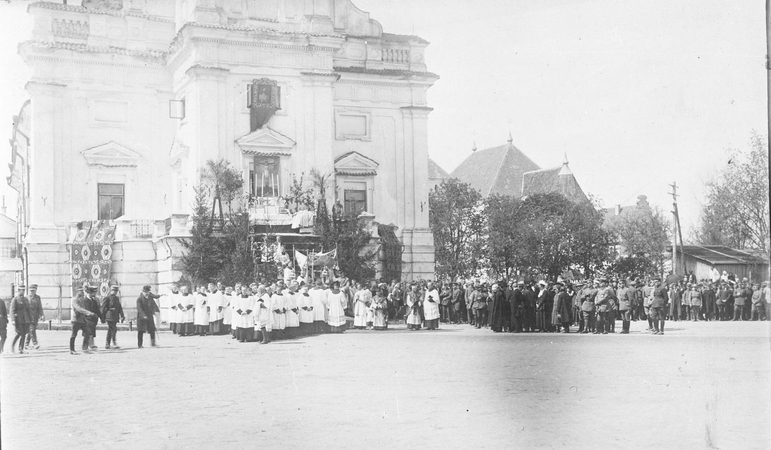 Savanorių priesaikos šimtmetis: prisiminimai apie reikšmingą įvykį Rotušės aikštėje