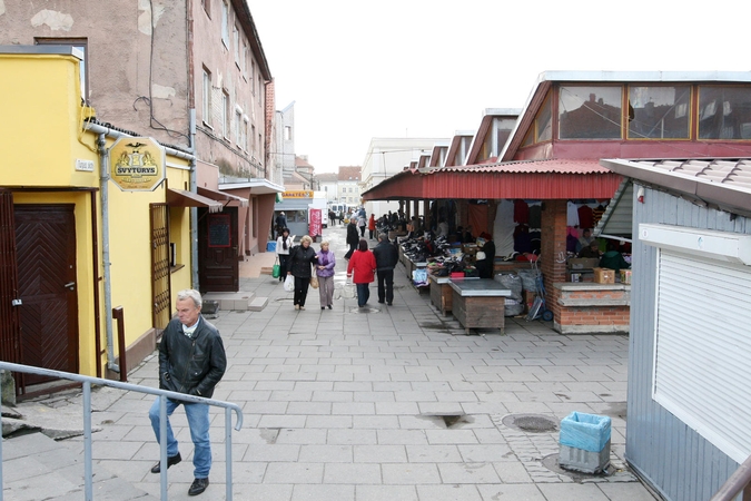Dėl nelegalios prekybos turgaus pašonėje – pasipiktinimas