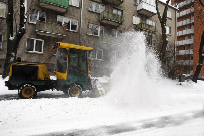 Uostamiesčio kelininkai prisipirko druskos