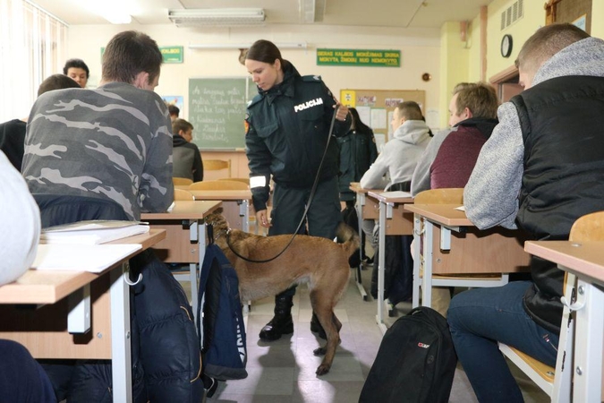 Profesinėje mokykloje ieškojo narkotikų