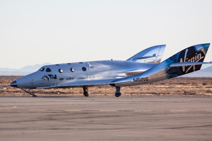 Naujasis „Virgin Galactic“ erdvėlaivis išbandytas per pirmąjį sklendžiamąjį skrydį