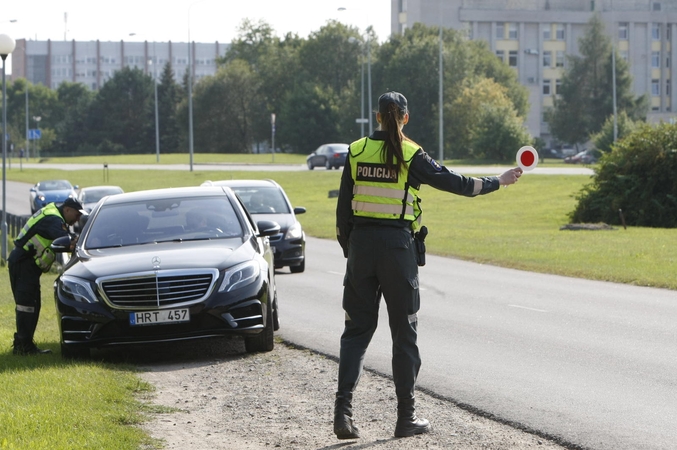 Darbo dienos pabaigoje vairuotojus pasitiko policininkai